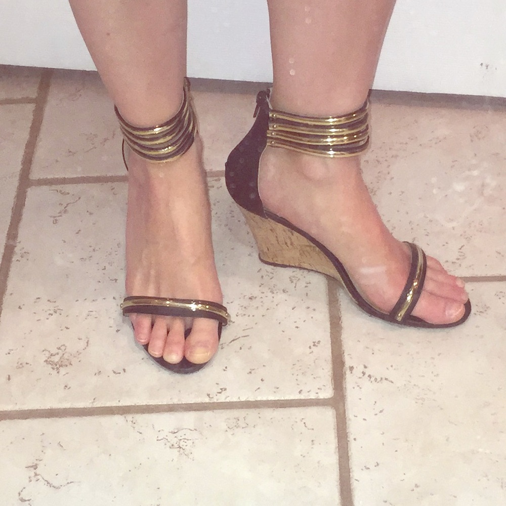 Black/gold wedges!!